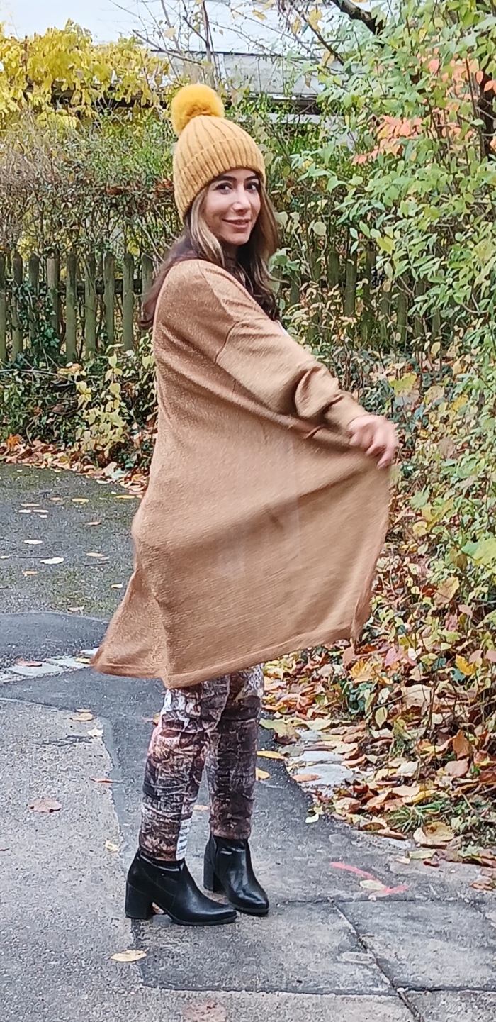 Longstrickjacke Goldy, bei Drehung